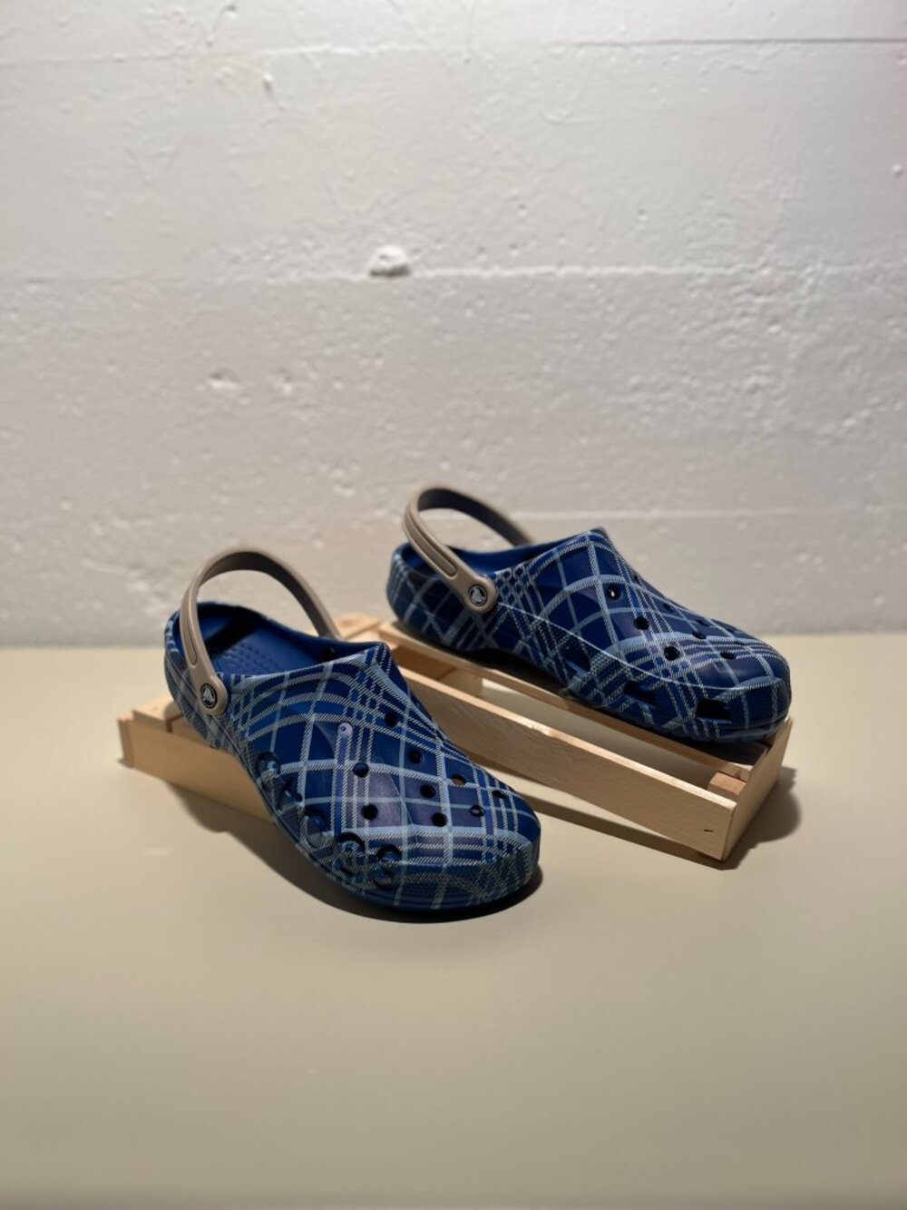 CROCS Men's Baya Holiday Plaid Clogs